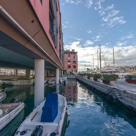 Joivy Exclusive Seaview Flat For 4, In Central Apartmán