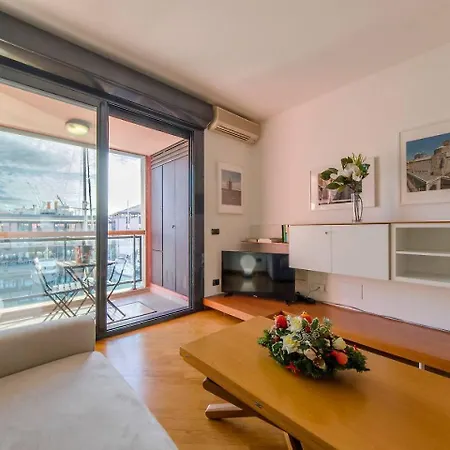 Joivy Exclusive Seaview Flat For 4, In Central